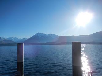 Lac de Thun avec le Niesen