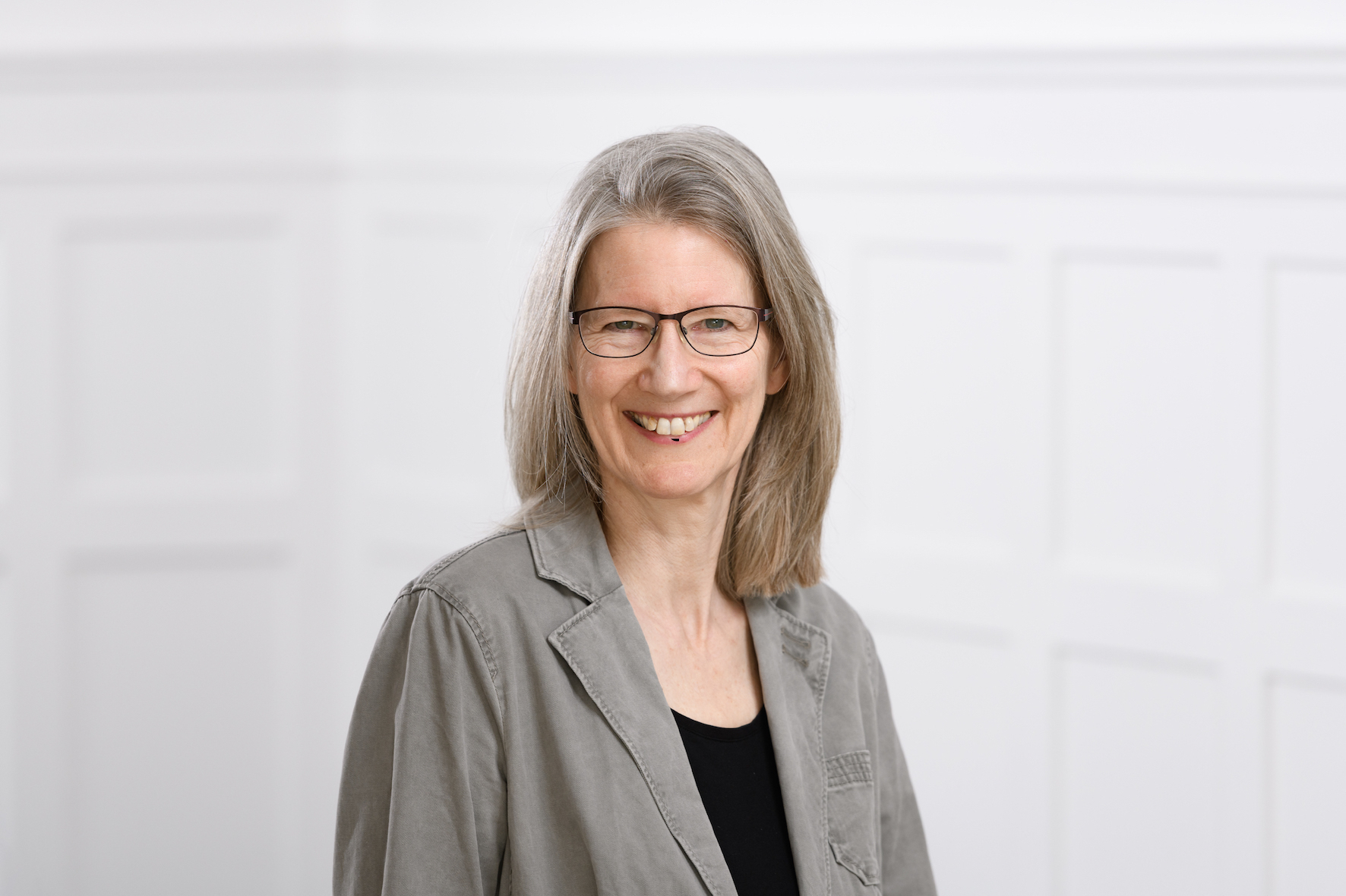 Dunkle Mächte - Lesung mit der Schweizer Krimiautorin Petra Ivanov