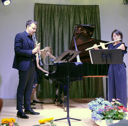 Trio mit "Techno Parade"