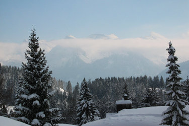 Herrliche Aussicht über die verschneite Landschaft