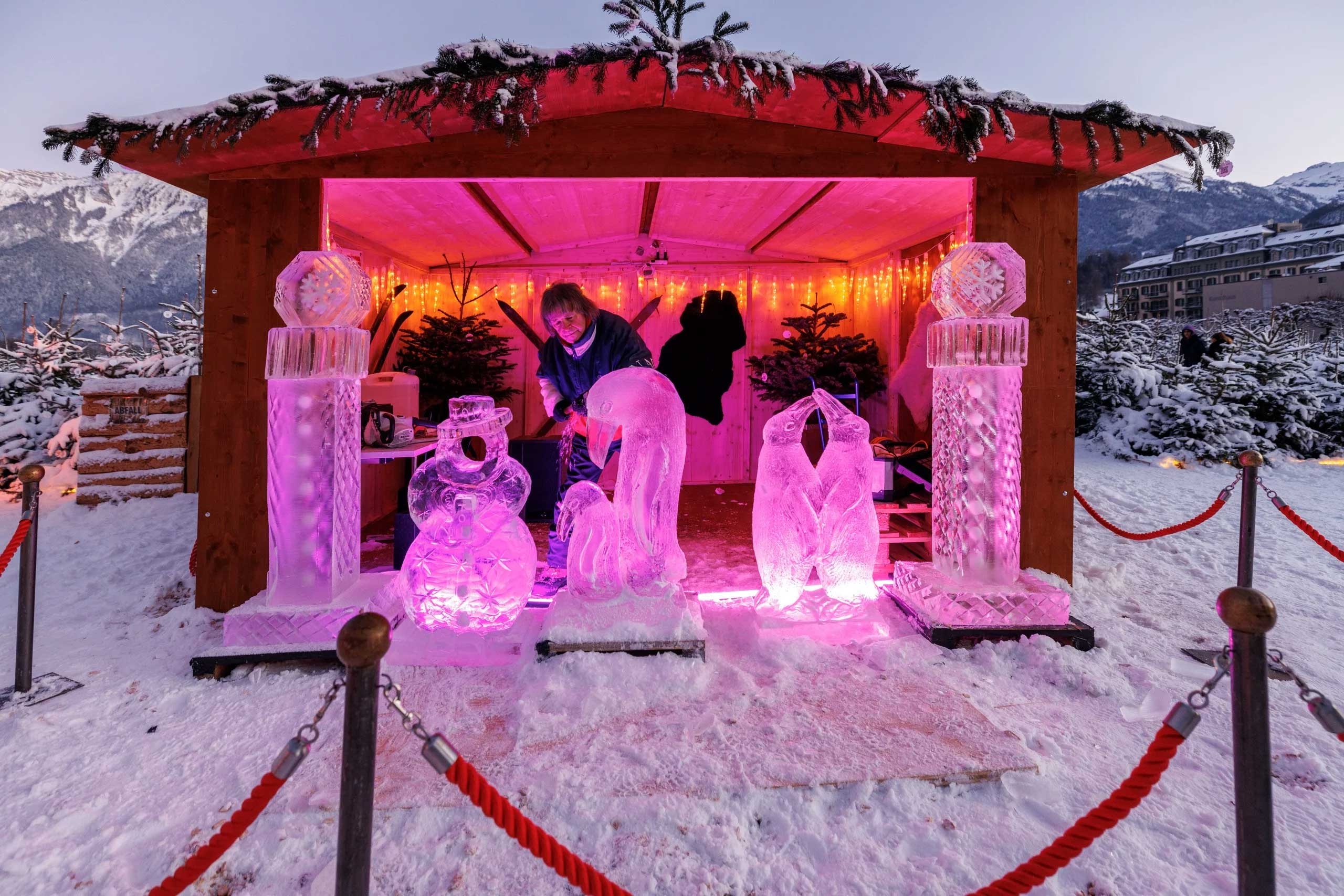 Ice Sculpture Artists In Winter Park Interlaken