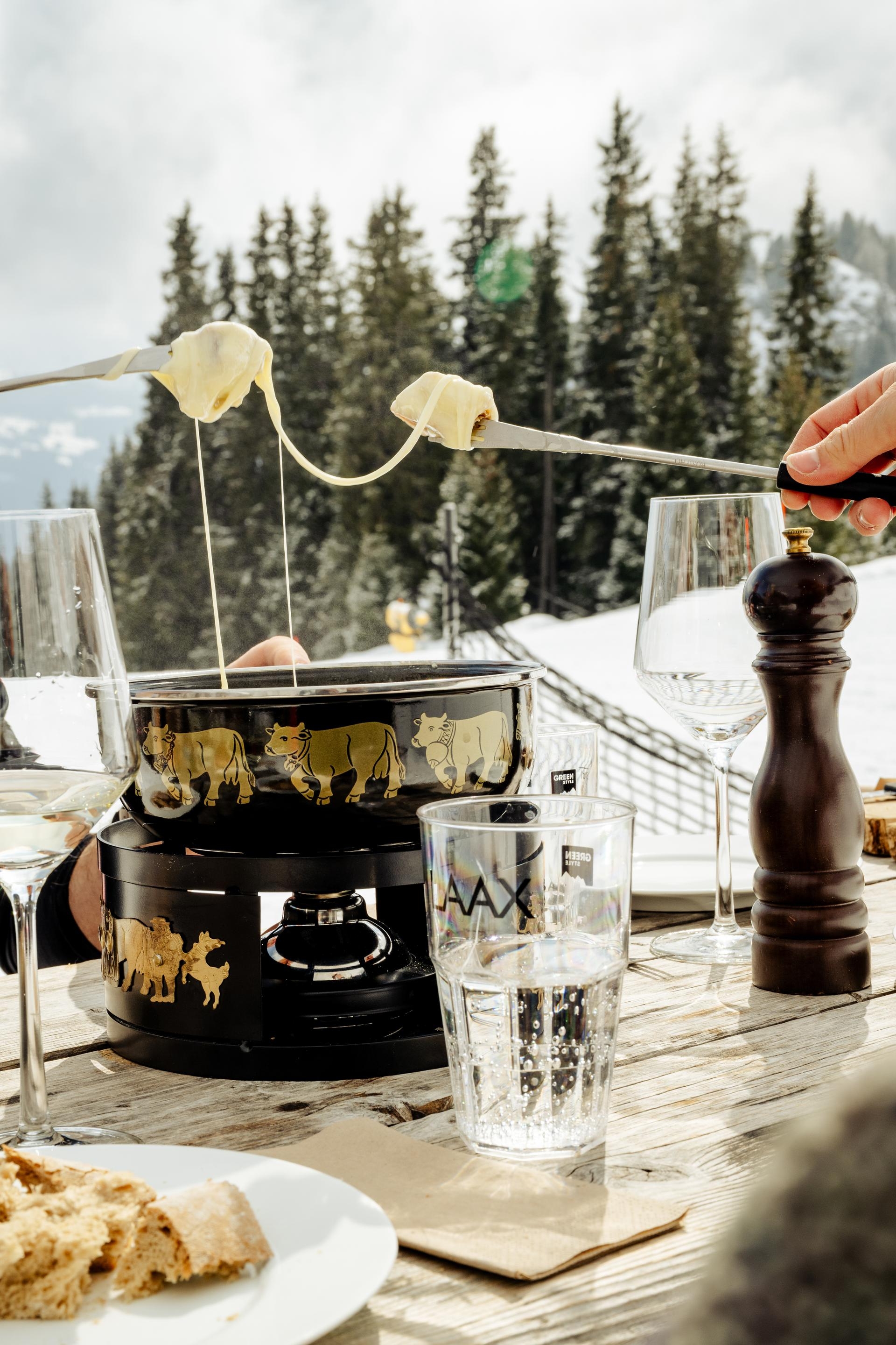 secondary restaurant image