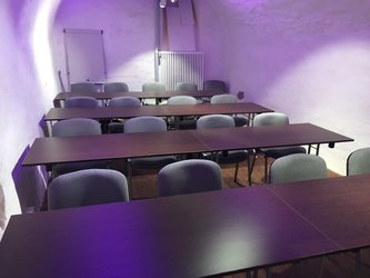 Eventraum mit Seminarbestuhlung