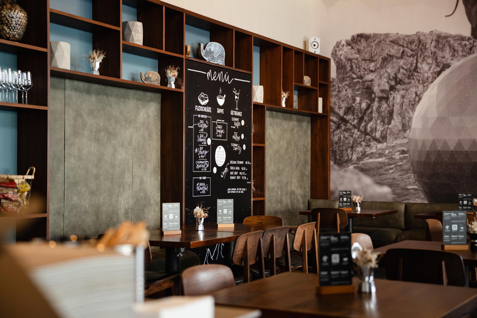 secondary restaurant image