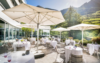 © 7132 Hotel: Restaurant 7132 Red