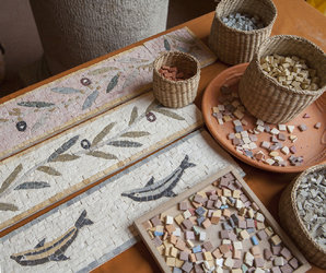 Ein Tag bei den Römer*innen zu Hause. Mosaikenworkshop für alle.
