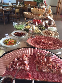 Grosses Frühstücksbuffet in unserem Panoramasaal - 1