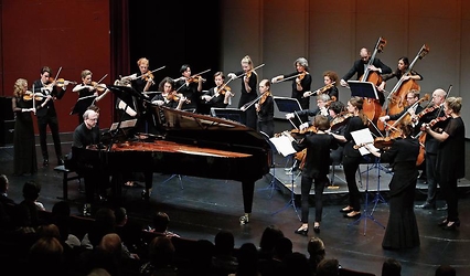 Sie%20harmonieren%20bestens%20miteinander%3A%20Pianosolist%20Marc-Andr%C3%A9%20Hamelin%20und%20die%20Amsterdam%20Sinfonietta%20im%20Theater%20Casino%20Zug.%20%28Bild%20Stefan%20Kaiser%29