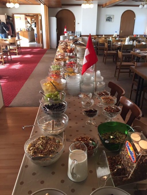 Grosses Frühstücksbuffet